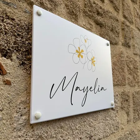 Mayelia Cozy House In The Medieval Town Feriehus